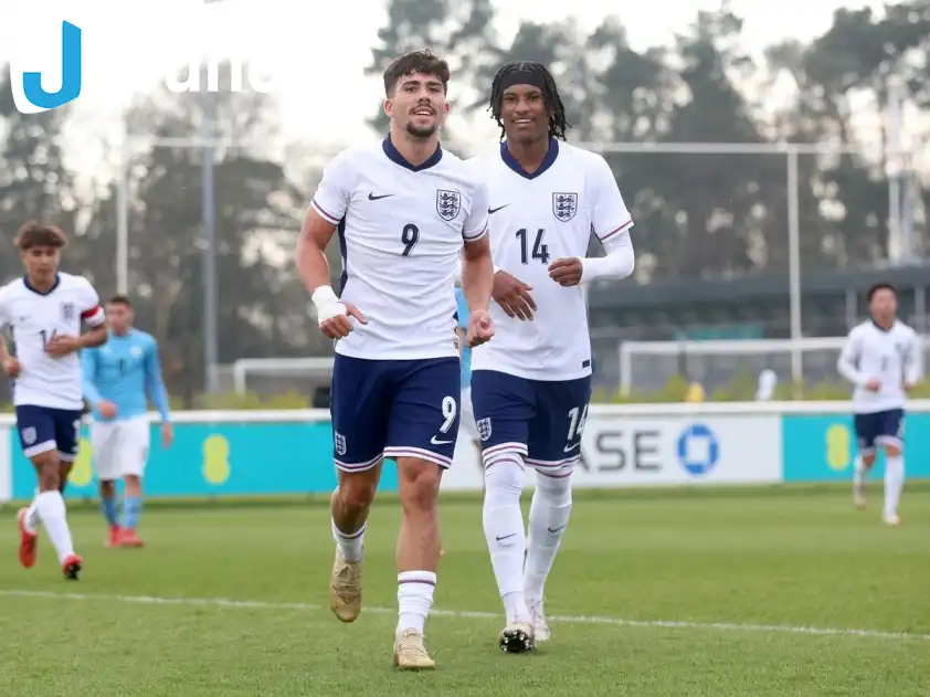 U17 Anh đang được đánh giá cao hơn trong trận đấu này.