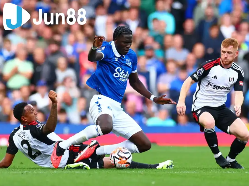 Everton và Fulham đều đang ở vùng nguy hiểm (Ảnh: Eurosport) Everton và Fulham đều đang ở vùng nguy hiểm (Ảnh: Eurosport)