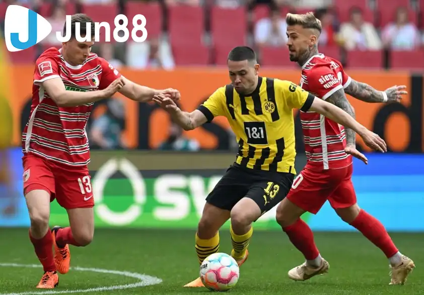 Augsburg sẽ gặp nhiều khó khăn trước Dortmund. (Ảnh: Internet)