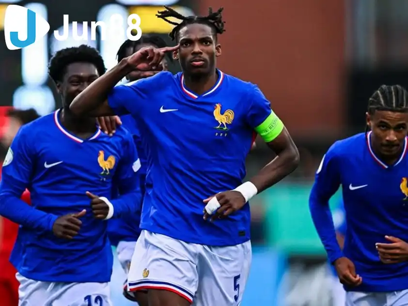 U19 Pháp đối đầu với U19 Quần Đảo Faroe ở lượt trận ra quân (Ảnh: ESPN) U19 Pháp đối đầu với U19 Quần Đảo Faroe ở lượt trận ra quân (Ảnh: ESPN)